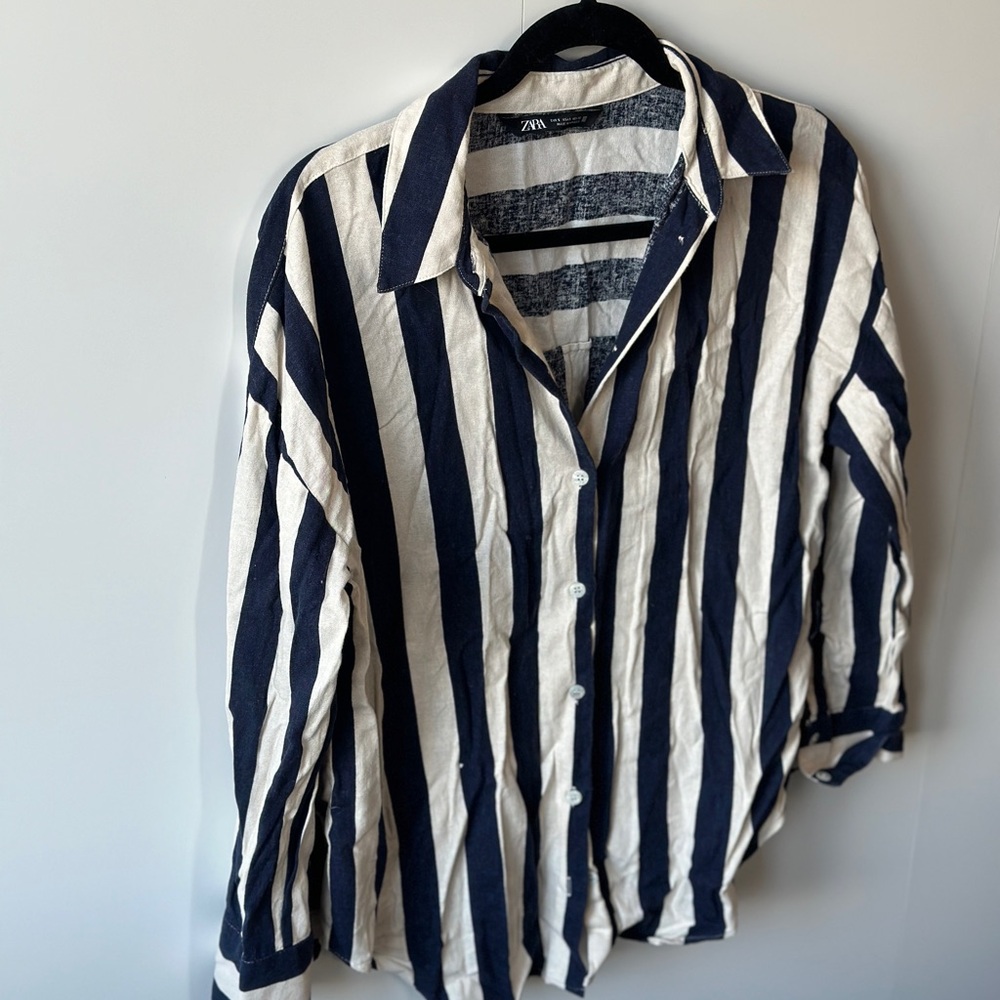 Zara Men's Navy and White Striped Linen Shirt
